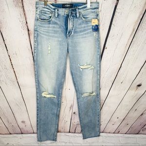 👖NWT Silver Ripped Mom Jeans sz 26